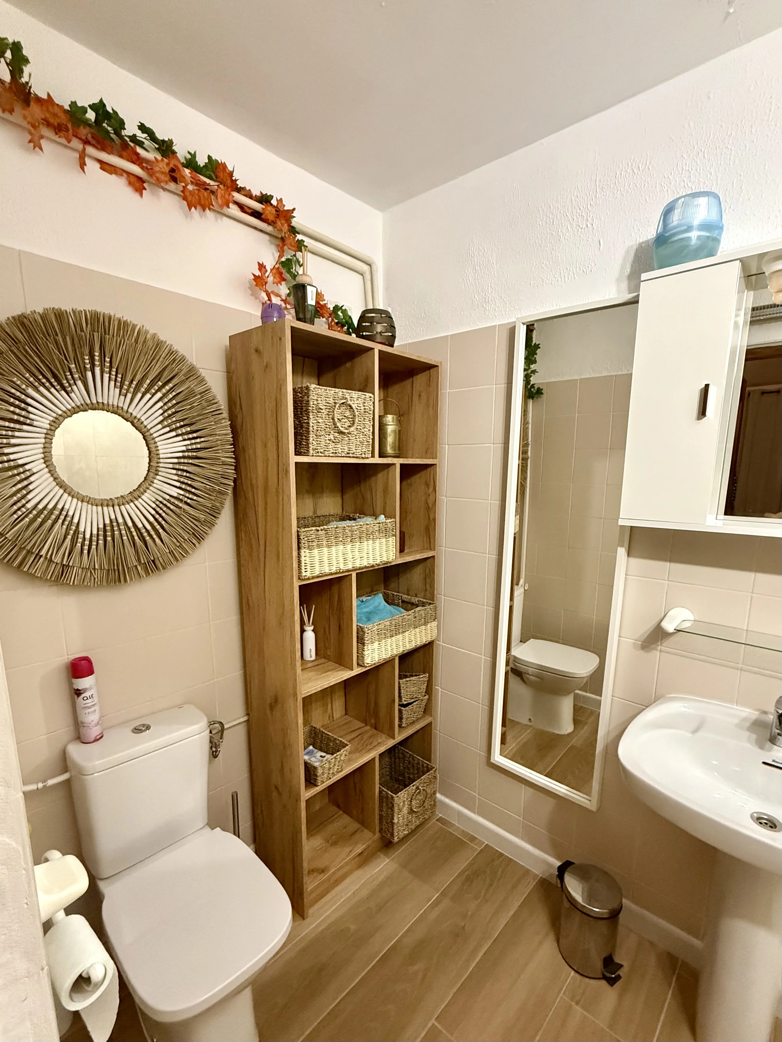 Toilet in badkamer bij slaapkamer