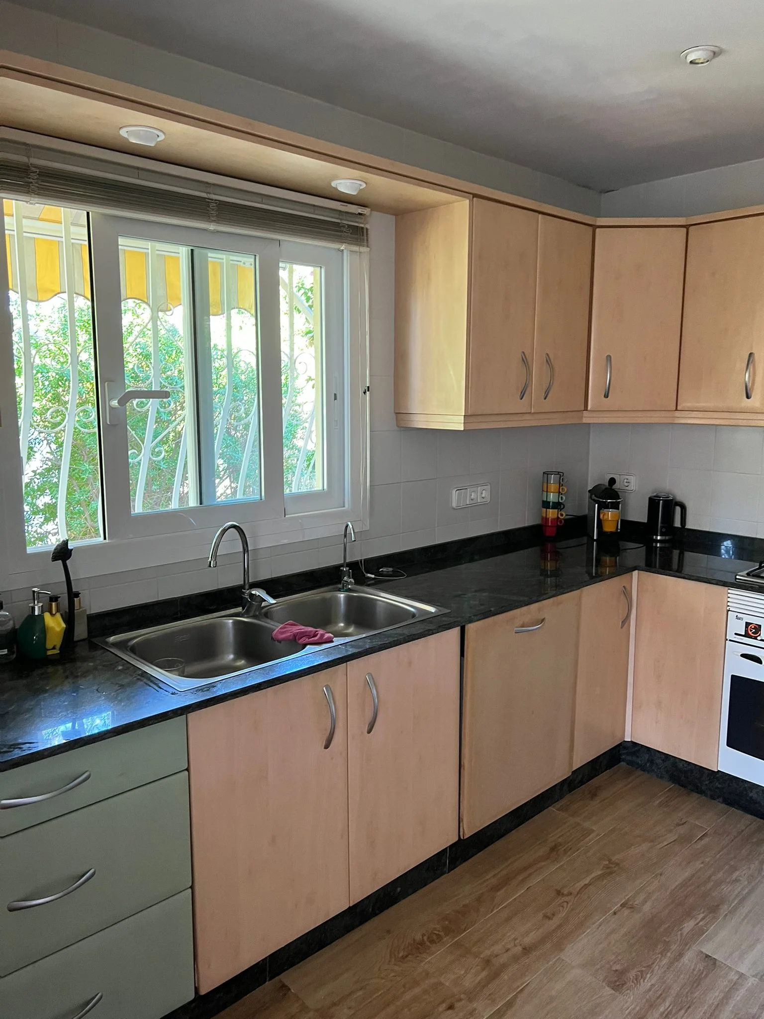 Keuken werkblad en opbergruimte