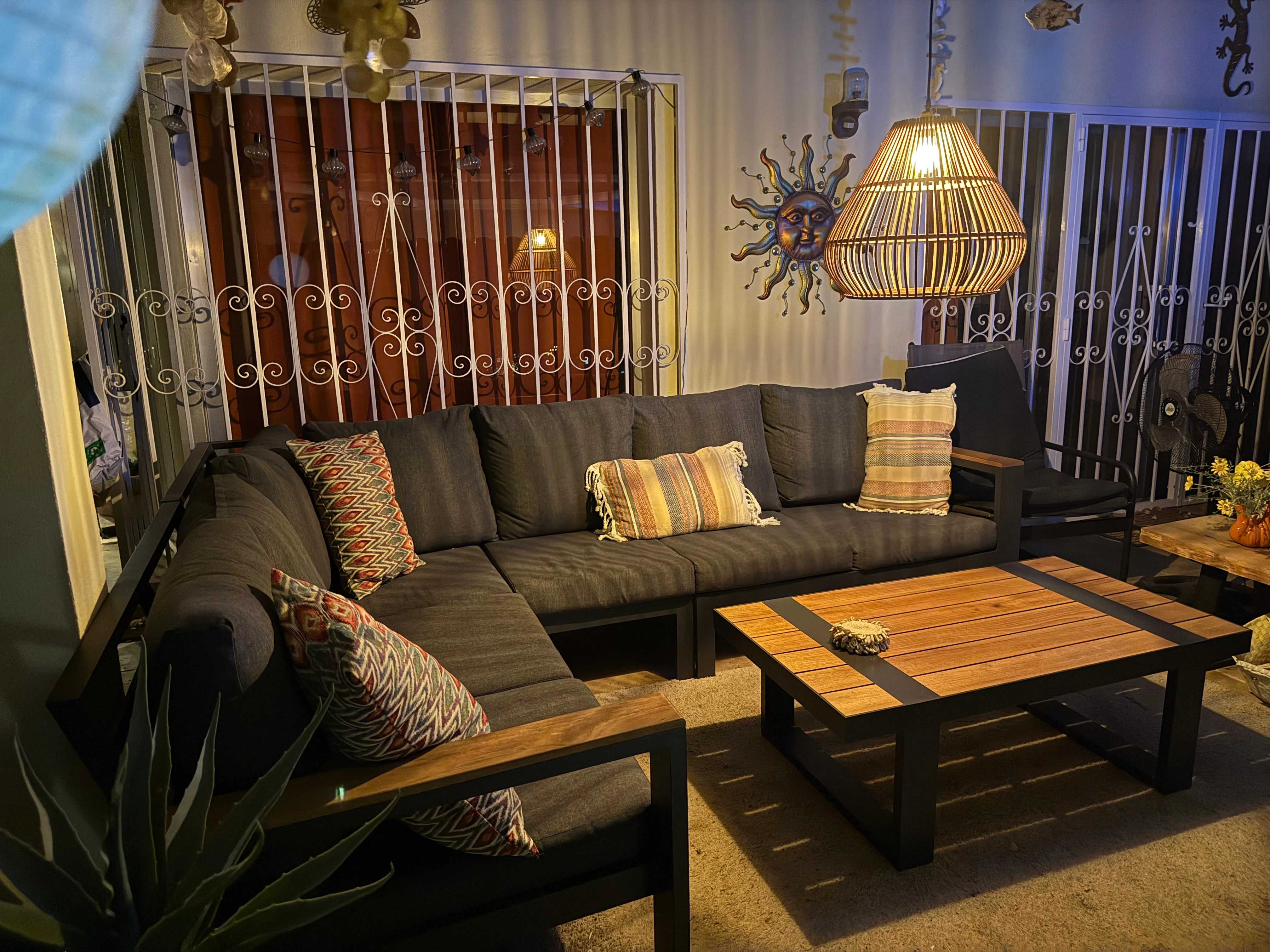 Veranda zitgedeelte in de avond